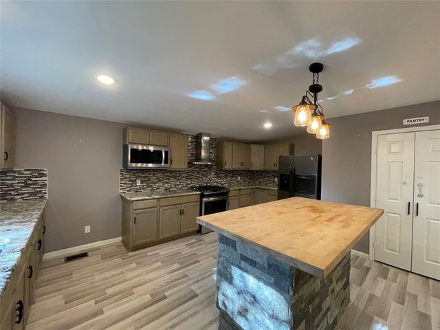 3406 E Bayou Drive E B, Dickinson, TX 77539