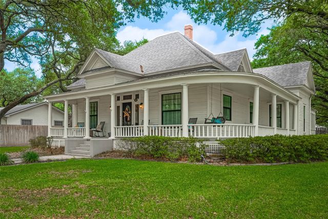 500 W Post Office Street, Eagle Lake, TX 77434