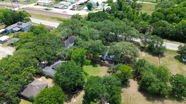 500 W Post Office Street, Eagle Lake, TX 77434
