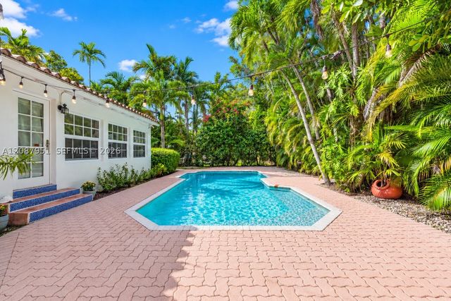 836 Alberca St, Coral Gables, FL 33134