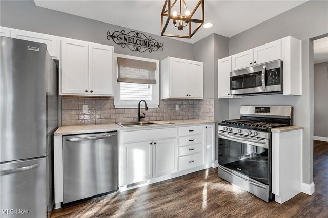 3915 Mahoning Avenue, Austintown, OH 44515