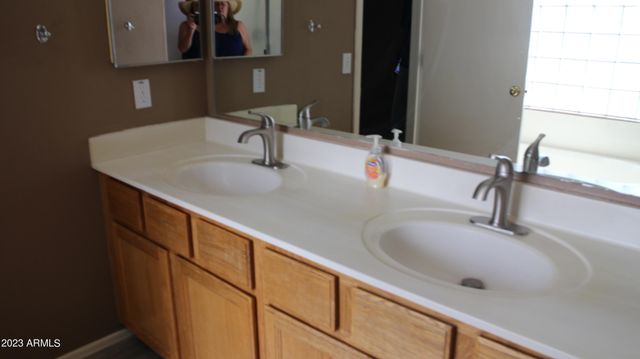 5490 W Whitten Street, Chandler, AZ 85226