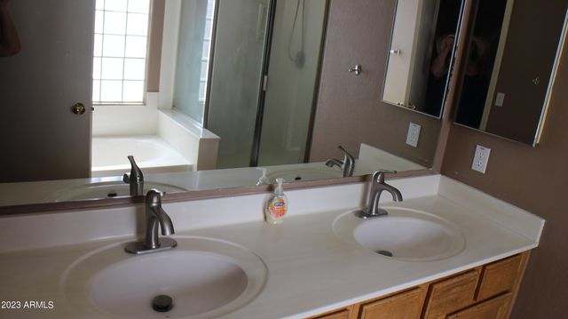 5490 W Whitten Street, Chandler, AZ 85226