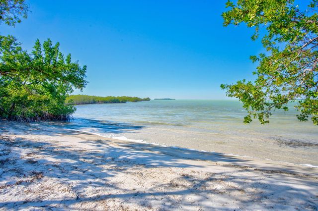 27 Lycaloma Avenue, Key Largo, FL 33037