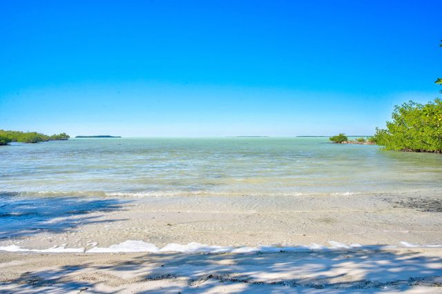 27 Lycaloma Avenue, Key Largo, FL 33037