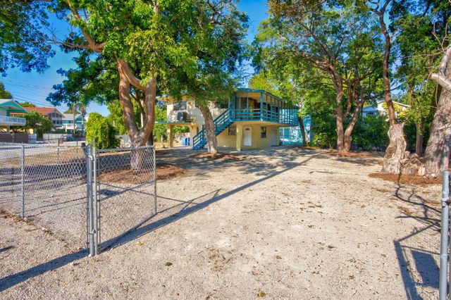 27 Lycaloma Avenue, Key Largo, FL 33037