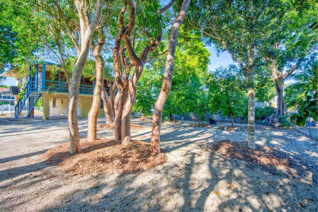 27 Lycaloma Avenue, Key Largo, FL 33037