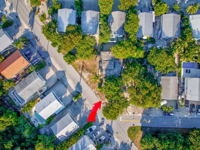27 Lycaloma Avenue, Key Largo, FL 33037