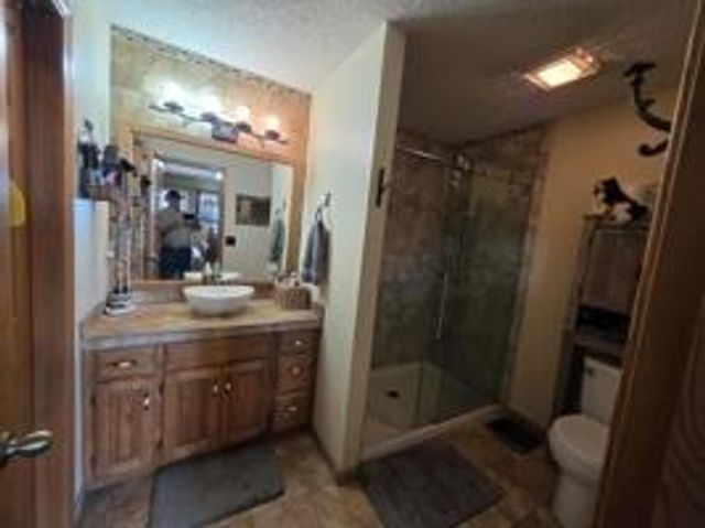 3221 S 124th Road, Flemington, MO 65650