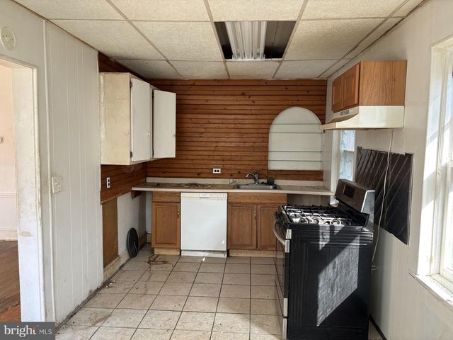 21 S WESTFIELD AVE, Trenton, NJ 08618