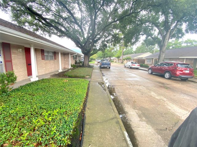 10122 Shadow Wood Drive 12, Houston, TX 77043