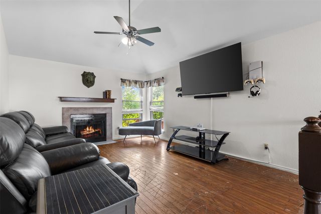 704 Meadowcreek Court, Garland, TX 75043