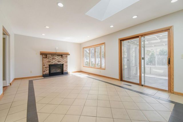 2904 Sheldon Street, Roseville, MN 55113