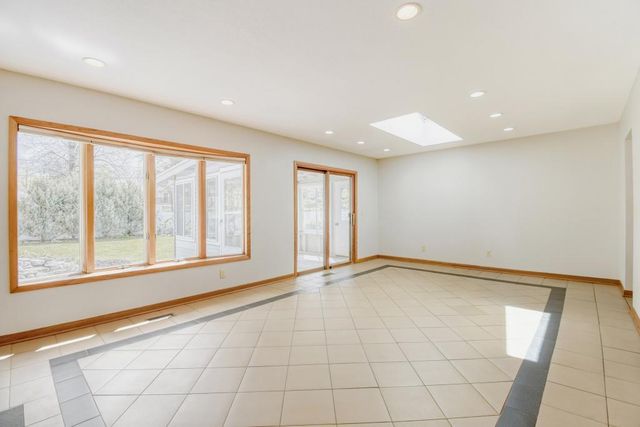 2904 Sheldon Street, Roseville, MN 55113
