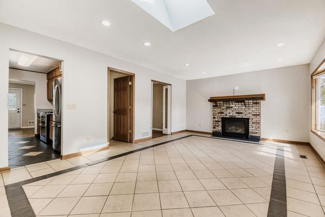 2904 Sheldon Street, Roseville, MN 55113