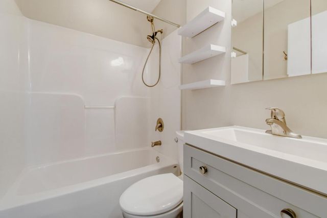 2904 Sheldon Street, Roseville, MN 55113