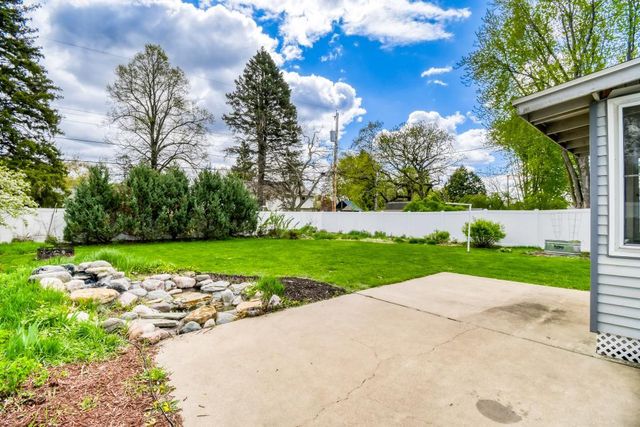 2904 Sheldon Street, Roseville, MN 55113