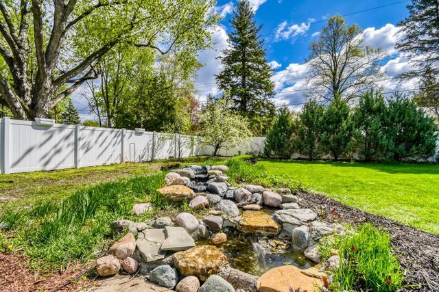 2904 Sheldon Street, Roseville, MN 55113