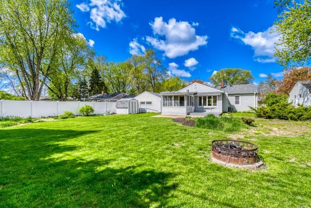 2904 Sheldon Street, Roseville, MN 55113