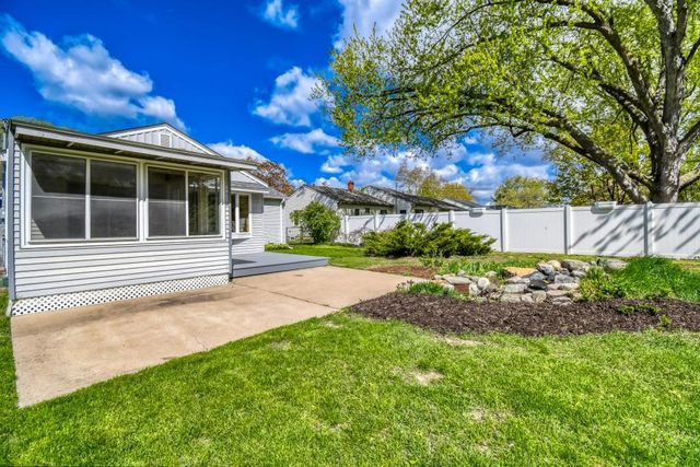 2904 Sheldon Street, Roseville, MN 55113