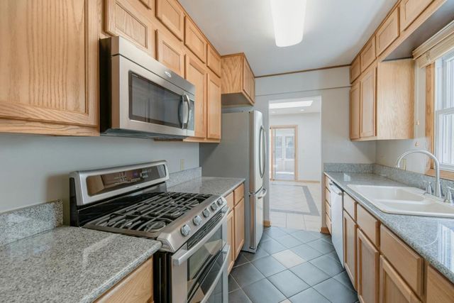 2904 Sheldon Street, Roseville, MN 55113