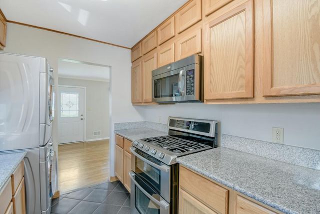 2904 Sheldon Street, Roseville, MN 55113