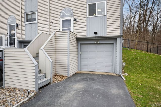 147 Iron Oak Circle, Salina, NY 13088
