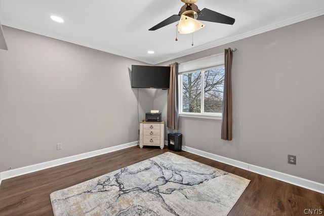 147 Iron Oak Circle, Salina, NY 13088