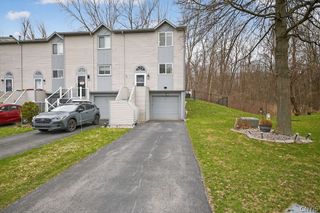 147 Iron Oak Circle, Salina, NY 13088