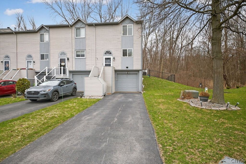 147 Iron Oak Circle, Salina, NY 13088