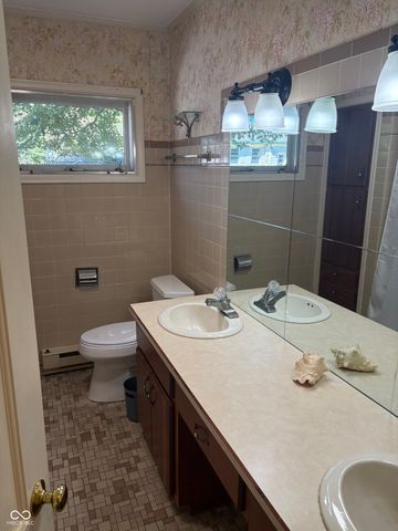 1921 Washington Street, Columbus, IN 47201