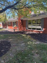 1921 Washington Street, Columbus, IN 47201