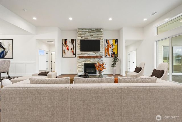 2413 74th Avenue Ct NW, Gig Harbor, WA 98335