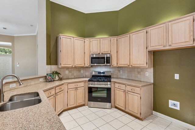 6852 High Field Trail, Plano, TX 75023