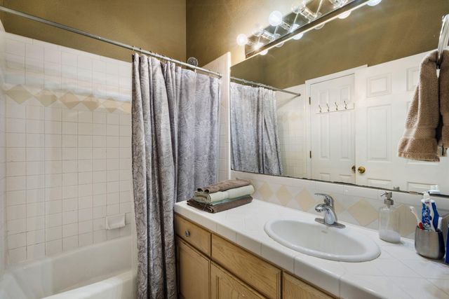 8608 Tierra Alegre Drive NE, Albuquerque, NM 87122