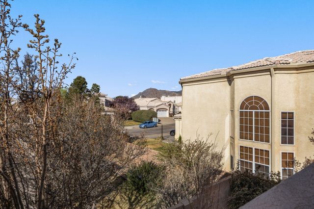 8608 Tierra Alegre Drive NE, Albuquerque, NM 87122