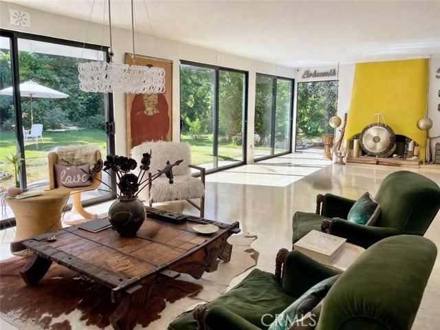 4709 Dunman, Woodland Hills (los Angeles), CA 91364