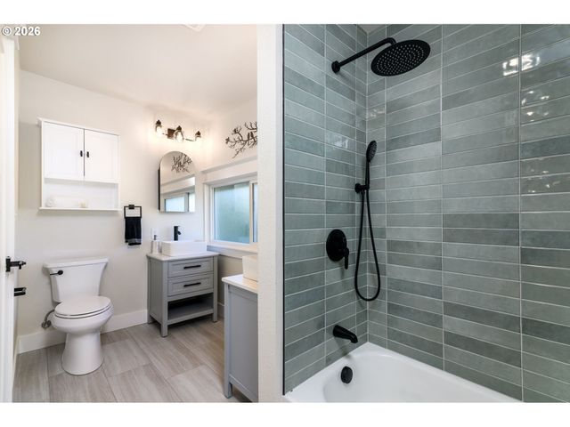 7939 N DANA Ave, Portland, OR 97203