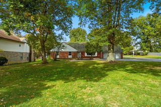 1072 W Galbraith Road, Cincinnati, OH 45231