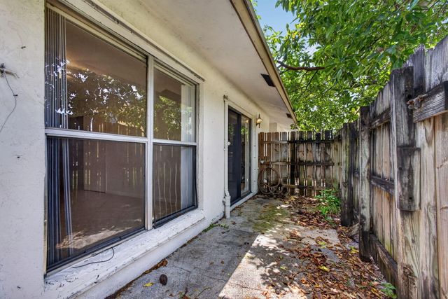 12395 Peconic Court, Wellington, FL 33414