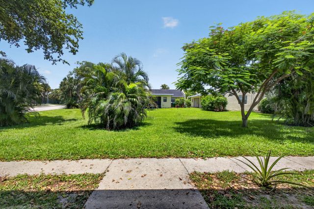 12395 Peconic Court, Wellington, FL 33414