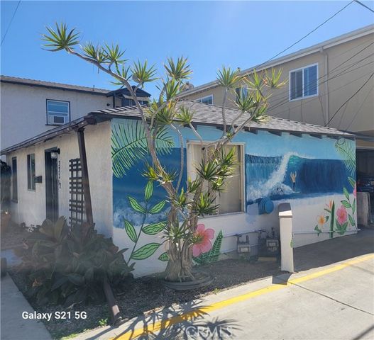 223 32nd Street A, Newport Beach, CA 92663