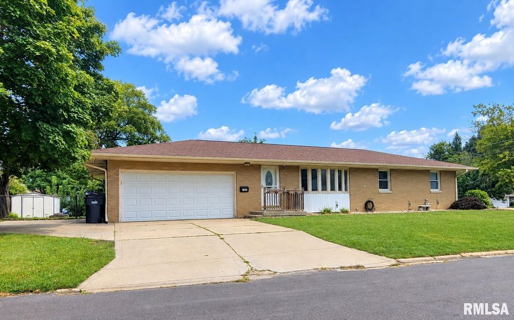1526 GLENDALE Avenue, Pekin, IL 61554
