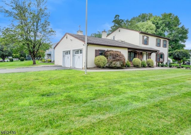 11 Fox Run Dr, East Hanover Twp., NJ 07936