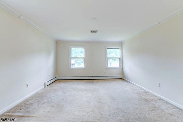 11 Fox Run Dr, East Hanover Twp., NJ 07936