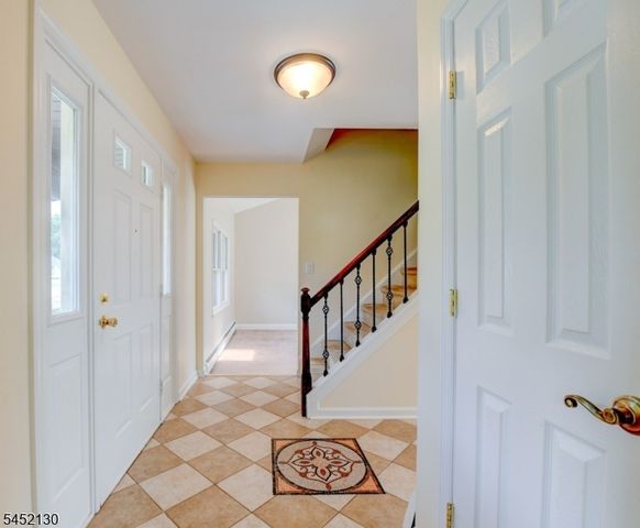 11 Fox Run Dr, East Hanover Twp., NJ 07936