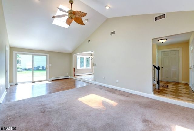 11 Fox Run Dr, East Hanover Twp., NJ 07936