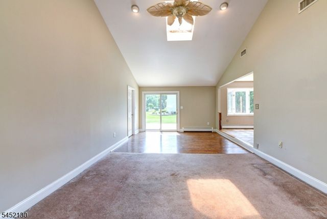 11 Fox Run Dr, East Hanover Twp., NJ 07936