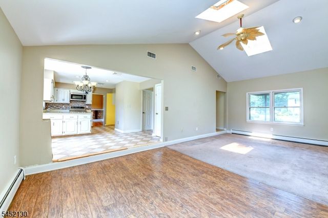 11 Fox Run Dr, East Hanover Twp., NJ 07936