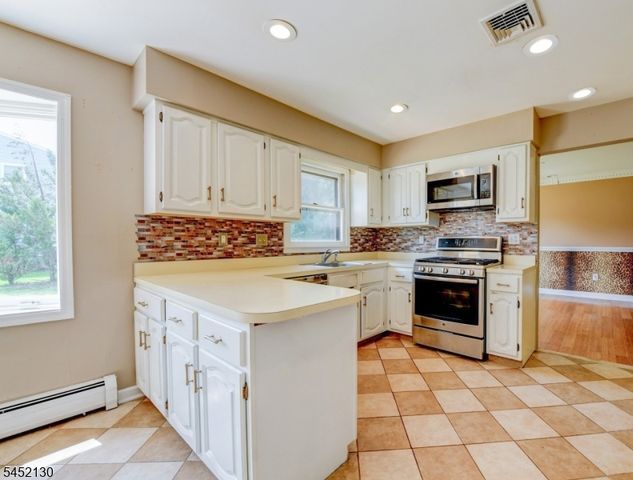 11 Fox Run Dr, East Hanover Twp., NJ 07936